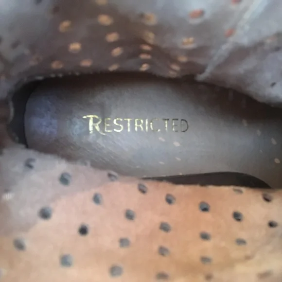 Restricted brand Ankle booties, sz 8. Tan suede. Ex condition. - Picture 4 of 4